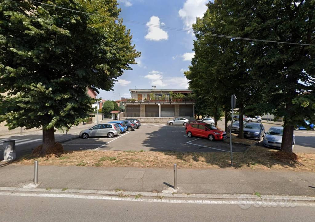 Immobile di 495 m² con 1 locale a Bareggio - Vista 3