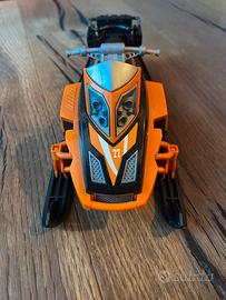 Motoslitta con omino