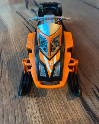 Motoslitta con omino