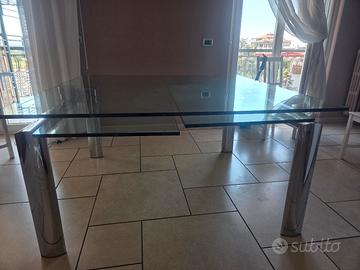 Tavolo in cristallo 1,40x1,40 m allungabile 