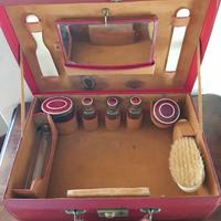 Valigia in pelle con set toilette -anni '50