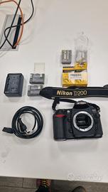 Nikon D200 non funzionante + 4 batterie