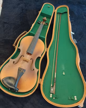 Antico violino, made in Praga, con custodia
