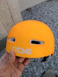 casco da Mountain bike e rollerblade 