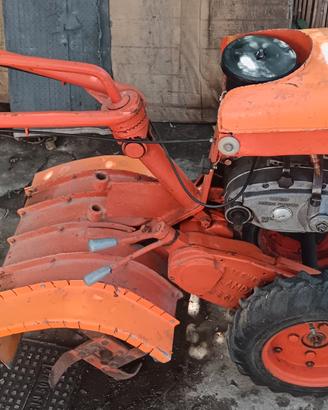 Motocoltivatore a due ruote motrici