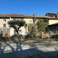 CASA IN LINEA CON GIARDINO