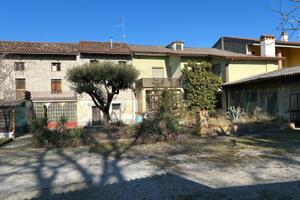 CASA IN LINEA CON GIARDINO