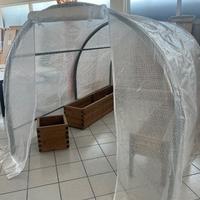 Serra in robusta struttura in acciaio zincato.