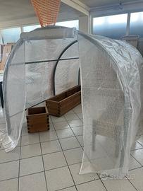 Serra in robusta struttura in acciaio zincato.