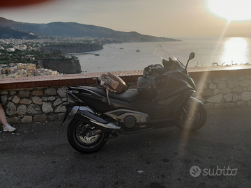 Kymco ak550