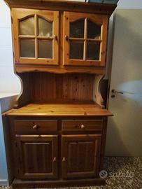 Credenza rustica in legno massello con vetrina