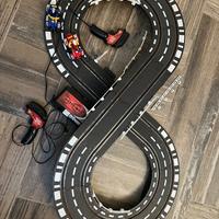 Pista  elettrica con due auto