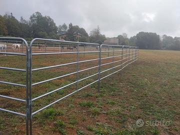 Fence , capannina porta balloni per cavalli