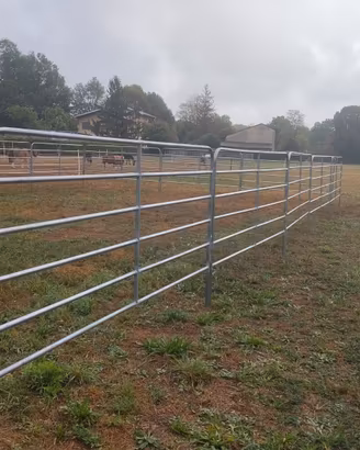 Fence , capannina porta balloni per cavalli