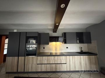 Cucina nera / beige moderna