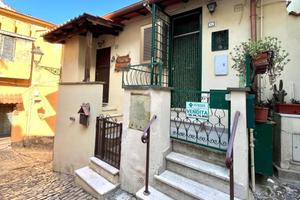 2 LOCALI A MONTE COMPATRI