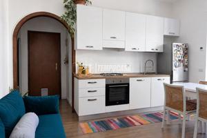 BILOCALE CON BOX IN CONTESTO INDIPENDENTE