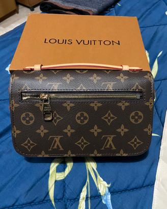 POCHETTE MÉTIS EAST WEST TELA MONOGRAM