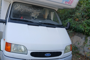 Camper Ford mansardato