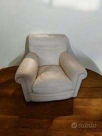 Poltrona Frau colore avorio