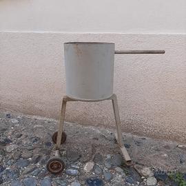 Portafango antico usato nelle terme di Acqui.