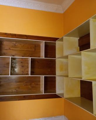 Libreria da parete artigianale in legno 