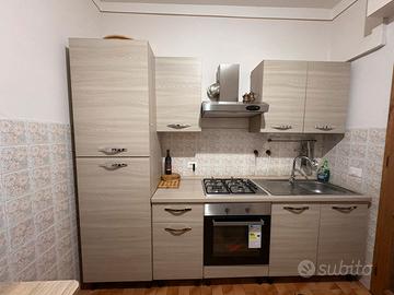 Cucina completa con elettrodomestici funzionanti