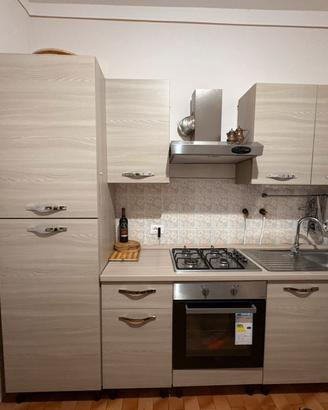 Cucina completa con elettrodomestici funzionanti