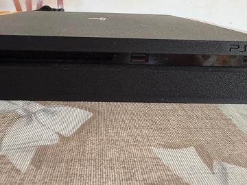 PS4 Slim 1TB + Cavi (Senza Controller)
