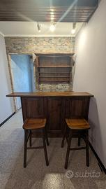 mobile bar con sgabelli 