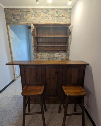 mobile bar con sgabelli 