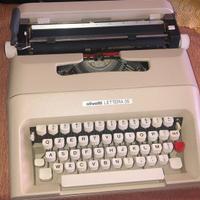 OLIVETTI Macchina da scrivere "LETTERA 35"