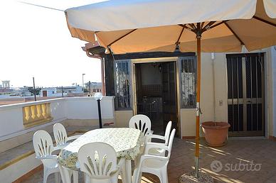 Location ampio terrazzo Lido Marini 300MT MARE