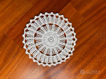 Centrino fatto a mano all’uncinetto