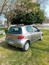 Toyota Yaris benzina adatta neopatentati