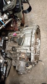 CAMBIO NISSAN PRIMASTAR FAR H8 A