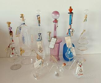 collezione di bottiglie grappa in vetro soffiato