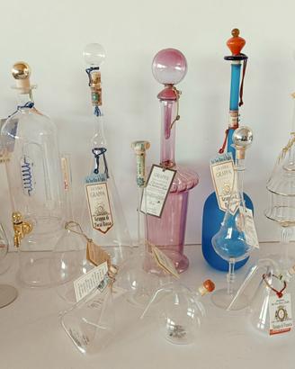 collezione di bottiglie grappa in vetro soffiato
