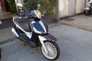 PIAGGIO Beverly 300 i.e. Anno