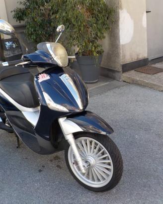 PIAGGIO Beverly 300 i.e. Anno