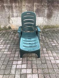 Lettino da giardino pieghevole in plastica verde