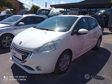 Peugeot 208 1.4 HDi 5 porte pasaggio compreso