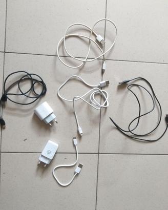 Lotto cavi USB, alimentatori e caricatori vari