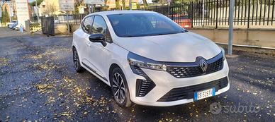 renault clio  full hybrid 145 cv