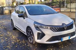 renault clio  full hybrid 145 cv
