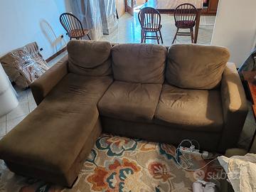 Divano letto 3 posti + divano 2 posti. 