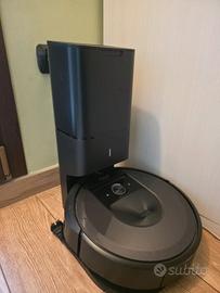 Aspirapolvere Roomba i7 plus con base di ricarica