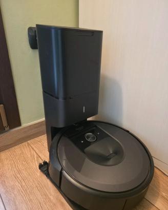 Aspirapolvere Roomba i7 plus con base di ricarica