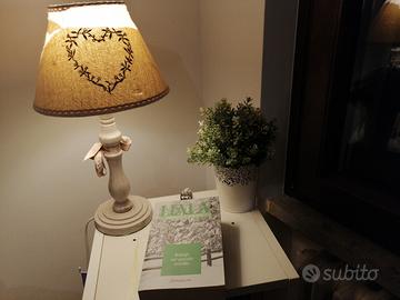 Libro Liala, titolo :" Bisbigli nel piccolo mondo"