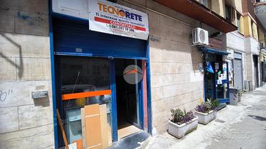 NEGOZIO A NAPOLI